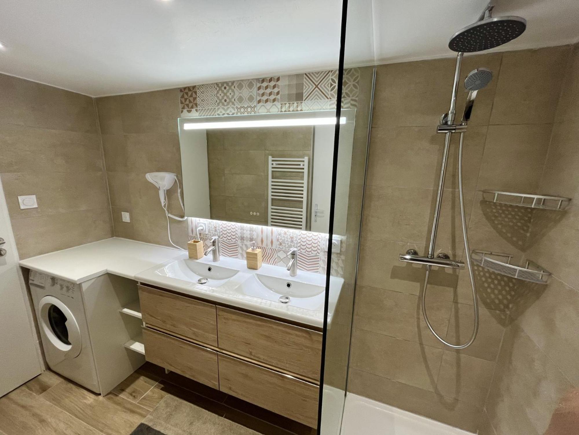 Duplex Centre Ville - 50M De La Plage - Clim - Garage - Netflix 르그로뒤후아 객실 사진